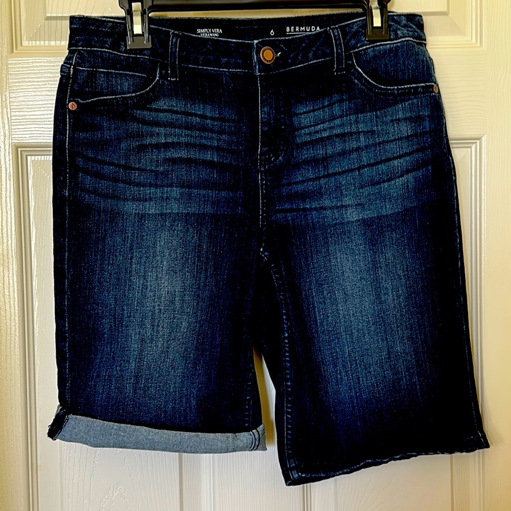 Vera Wang Bermuda Shorts, Size 6